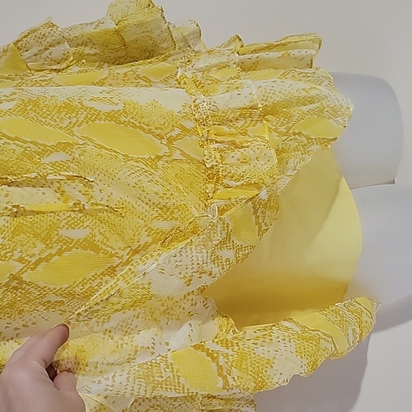 Diane Von Furstenberg Ruffle Silk Chiffon Blouse yellow sz Medium - Picture 3 of 6
